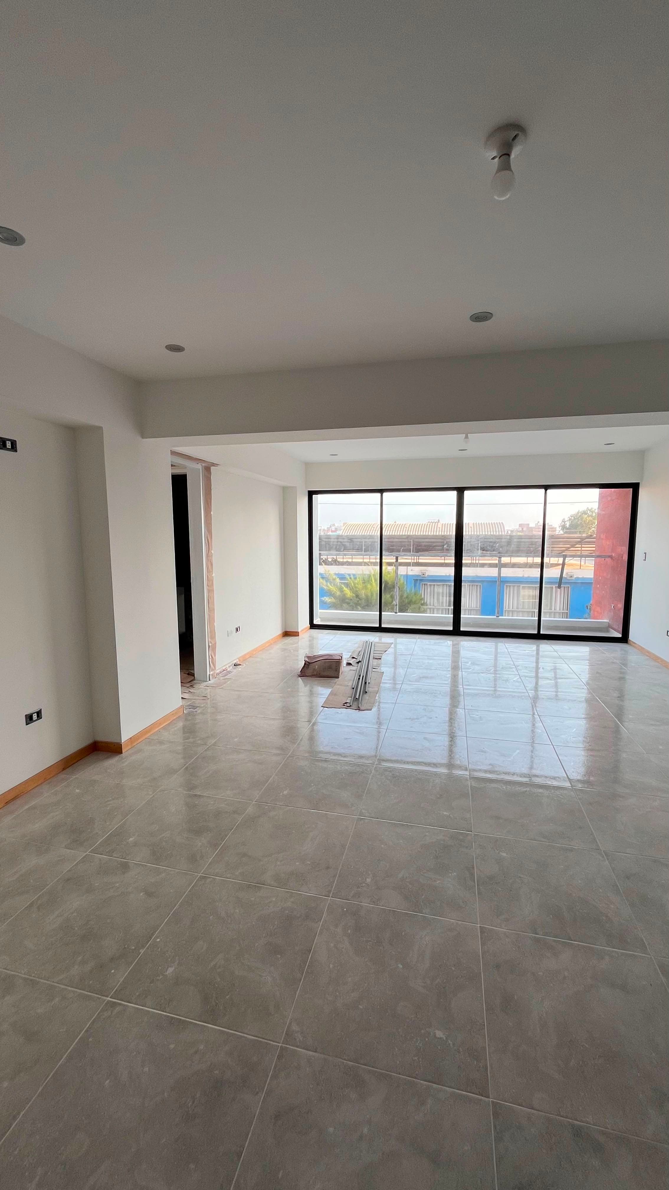 Departamento de Estreno — Urb. Santa Edelmira — foto 5