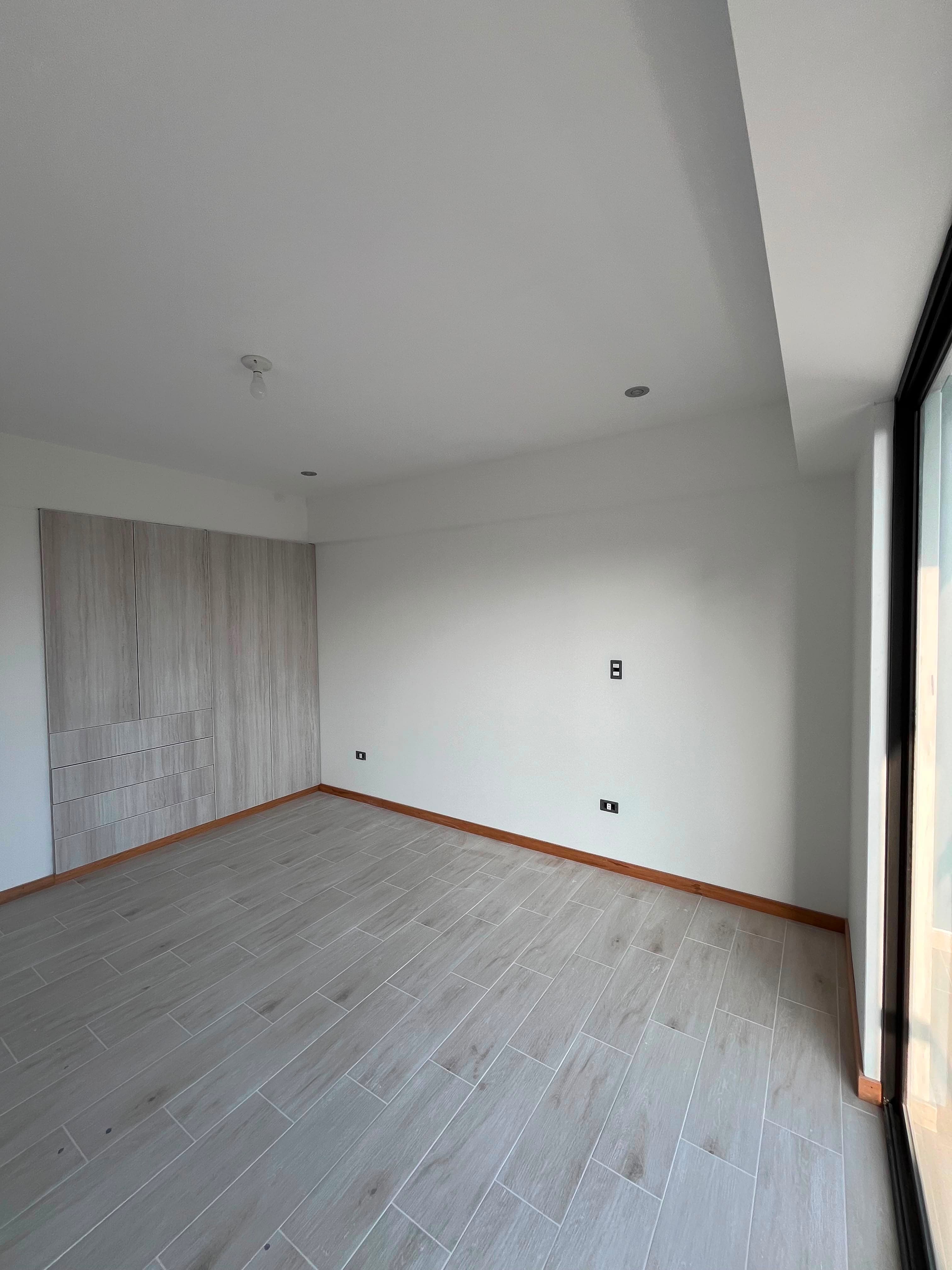 Departamento de Estreno — Urb. Santa Edelmira — foto 7