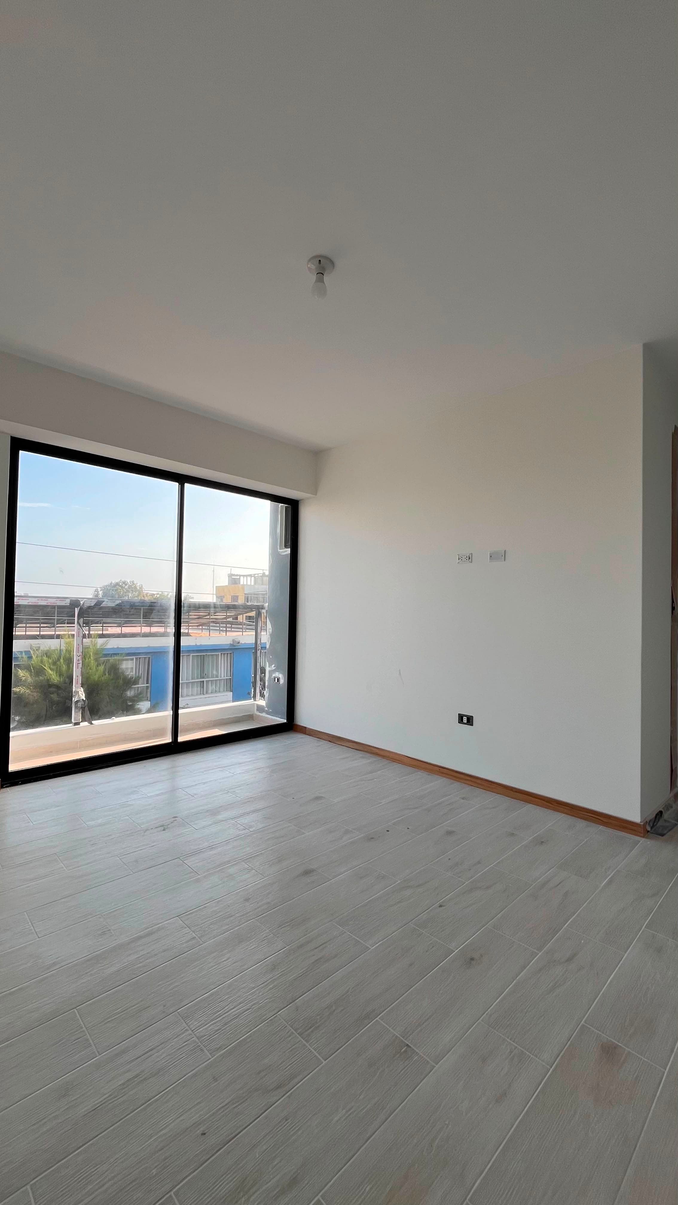 Departamento de Estreno — Urb. Santa Edelmira — foto 8