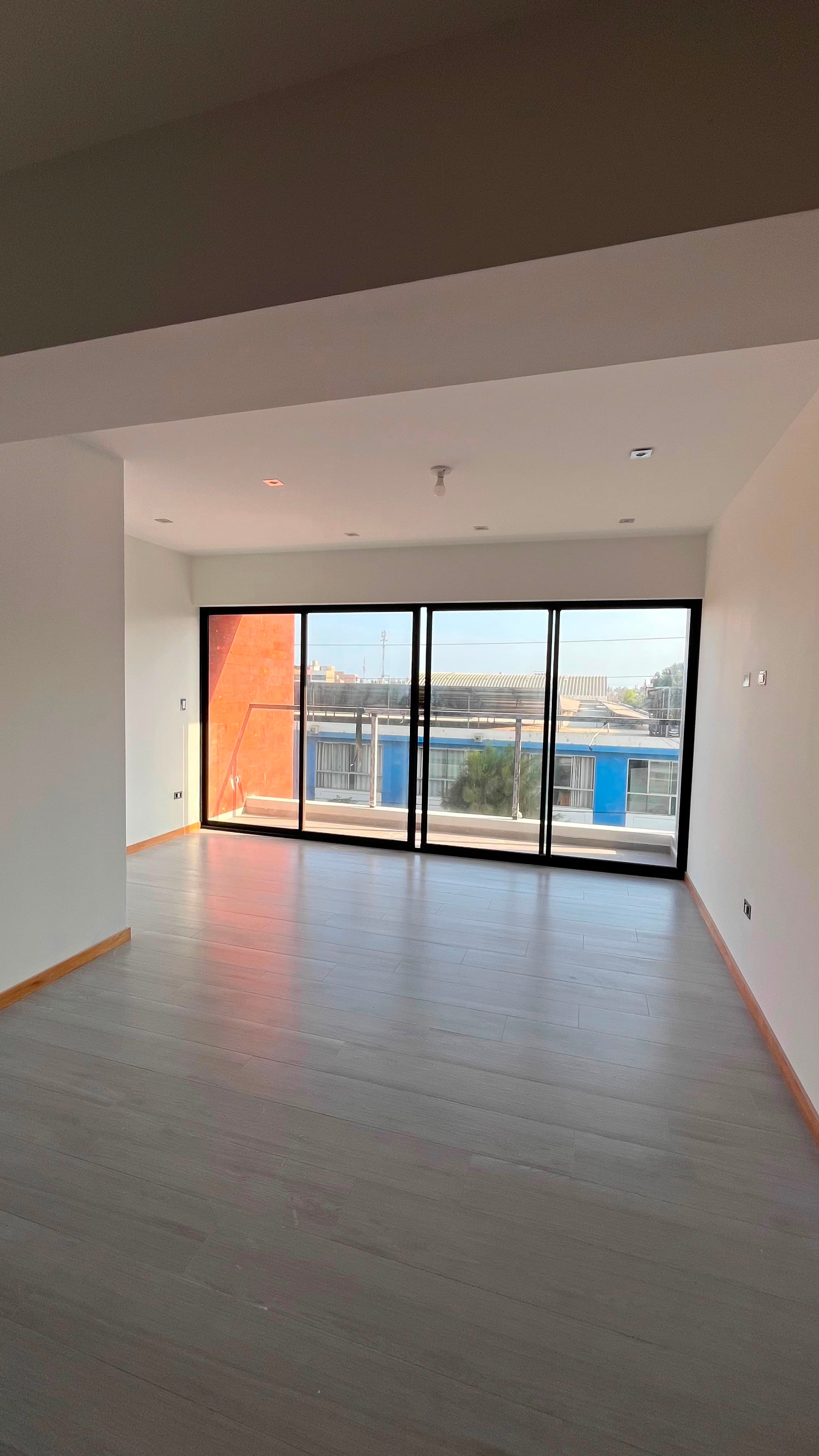 Departamento de Estreno — Urb. Santa Edelmira — foto 10