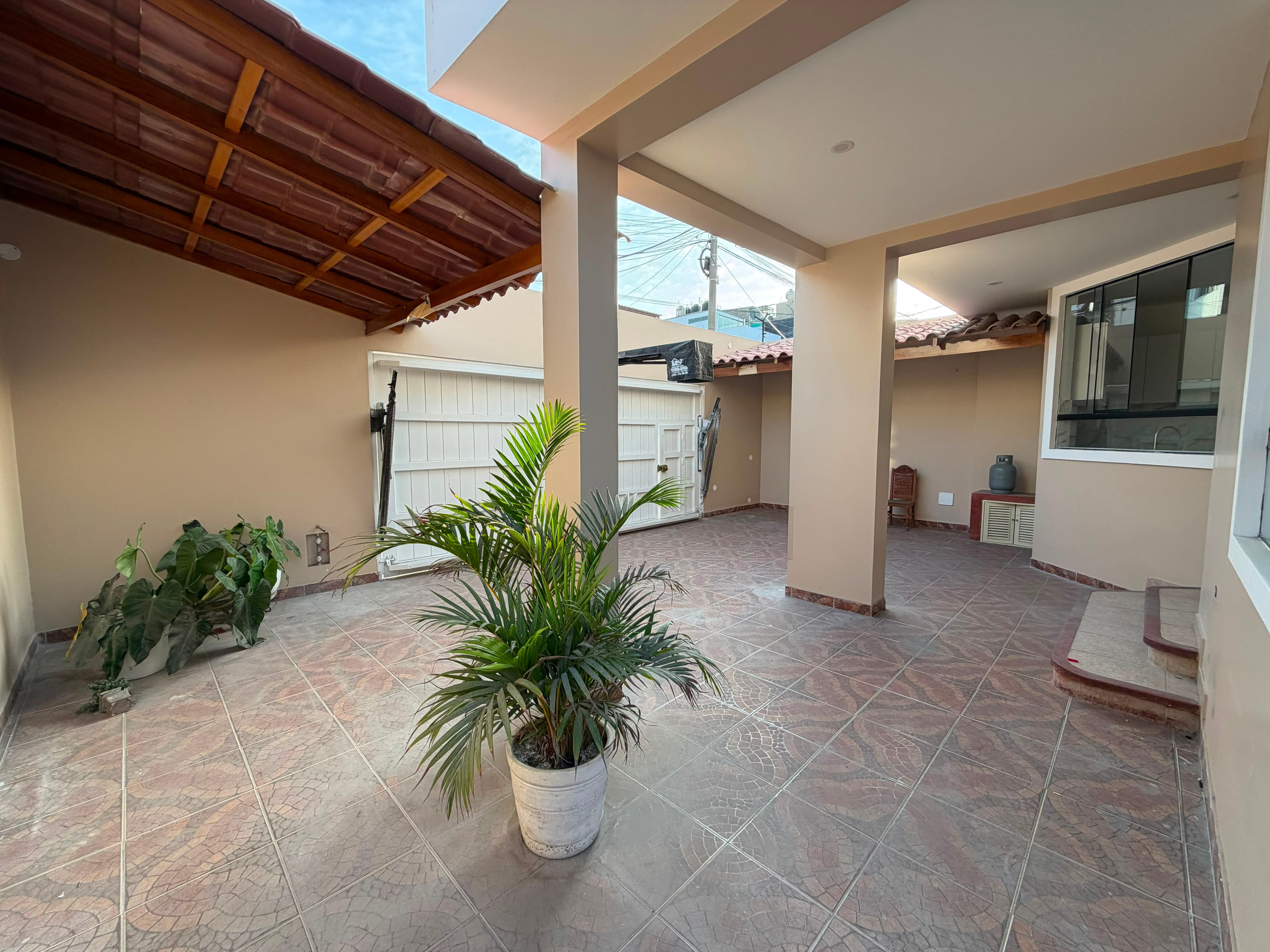 Casa 3 Niveles en Alquiler — Cascanueces, El Golf — foto 2