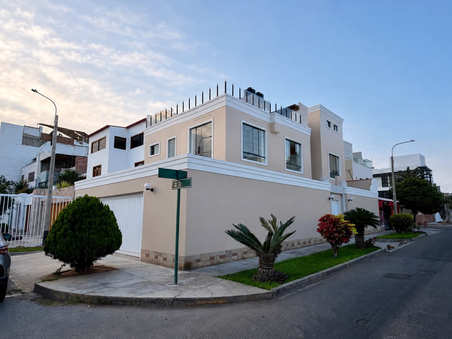 Casa 3 Niveles en Alquiler — Cascanueces, El Golf
