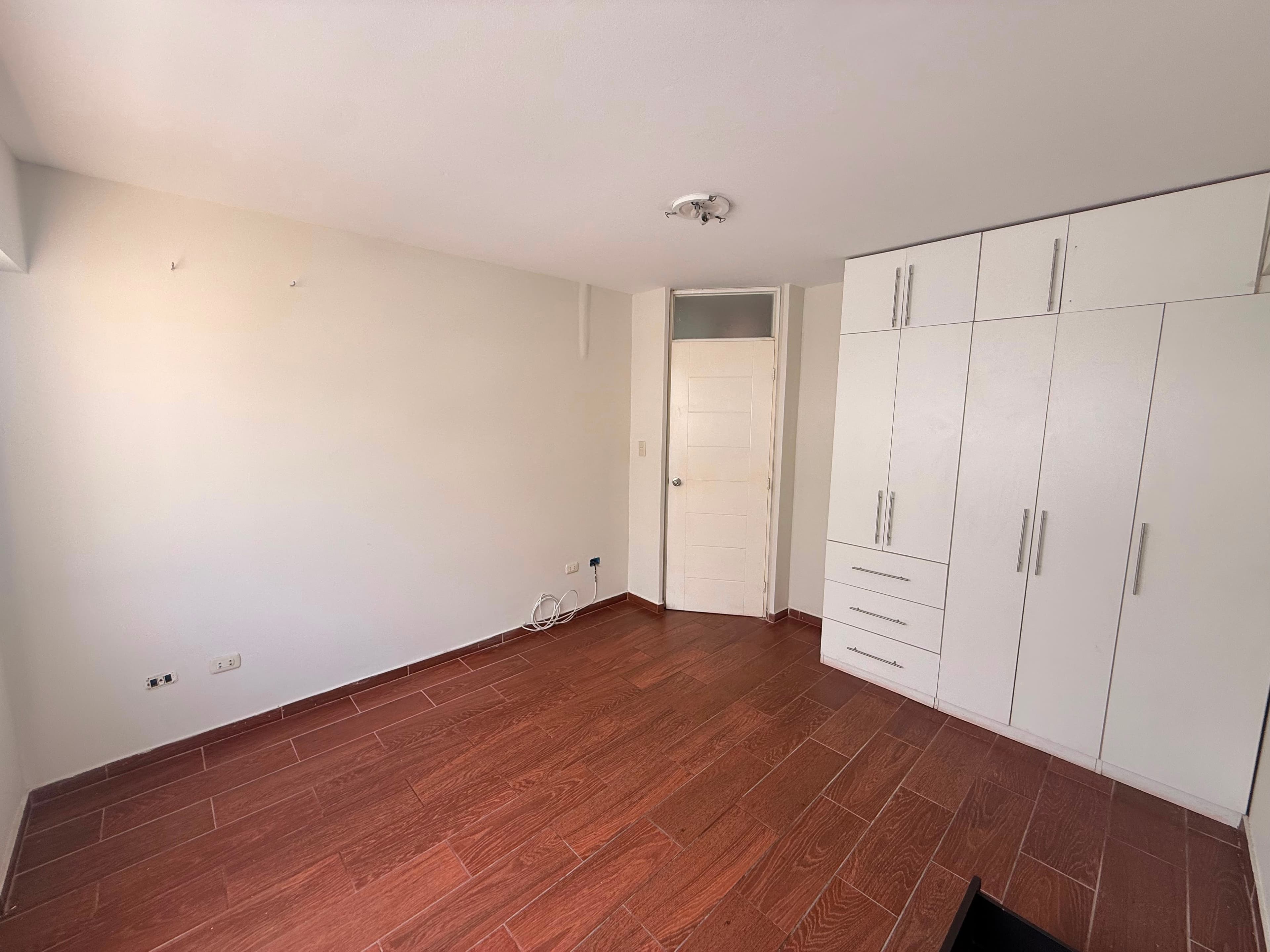Departamento en Urb. Cocoteros — El Golf — foto 3