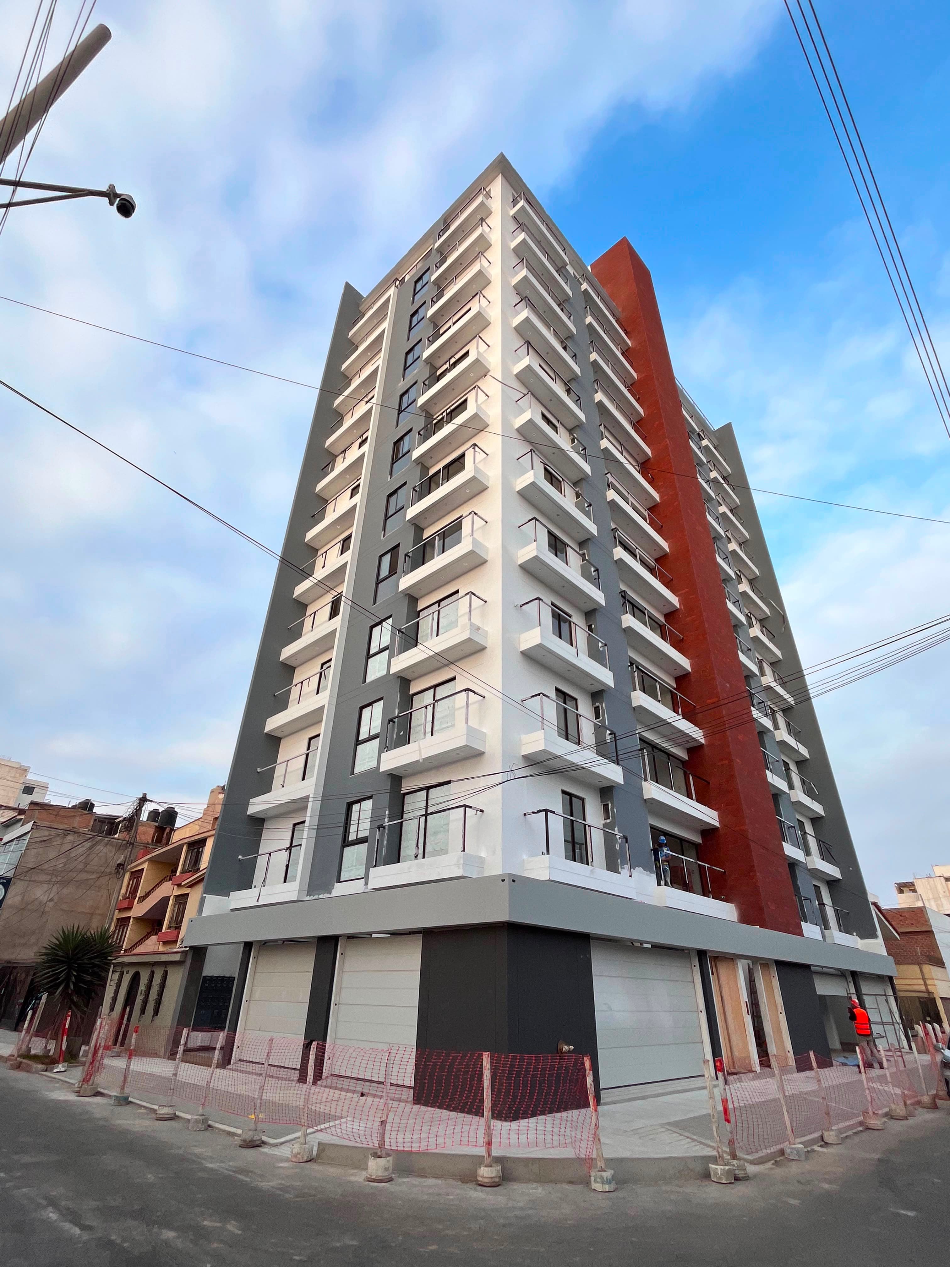 Departamento de Estreno — Urb. Santa Edelmira