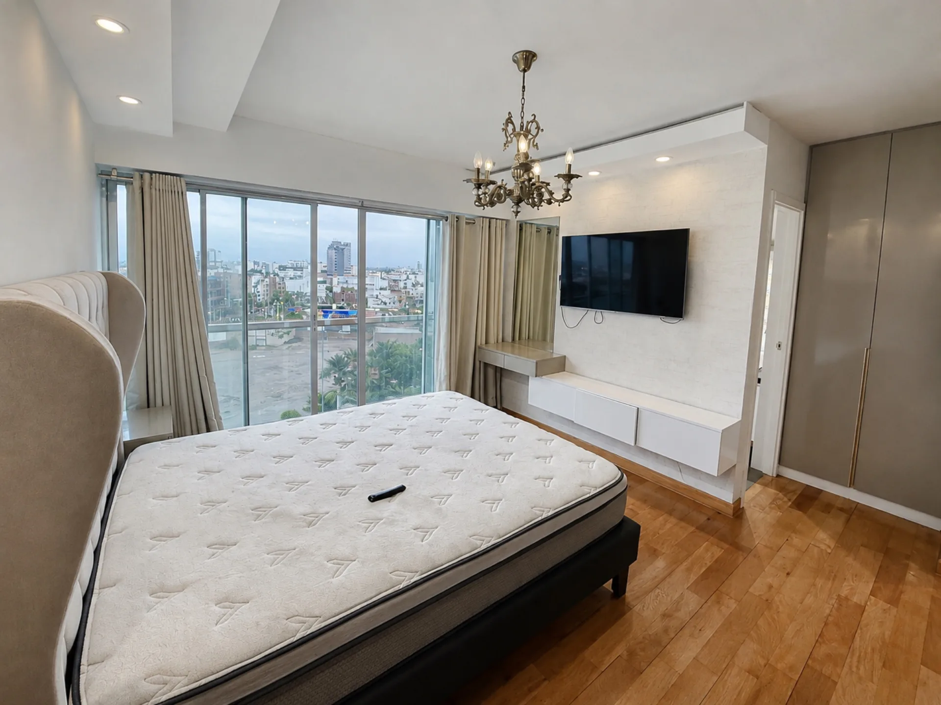 Depa amoblado Hortensias Piso 10 — foto 4